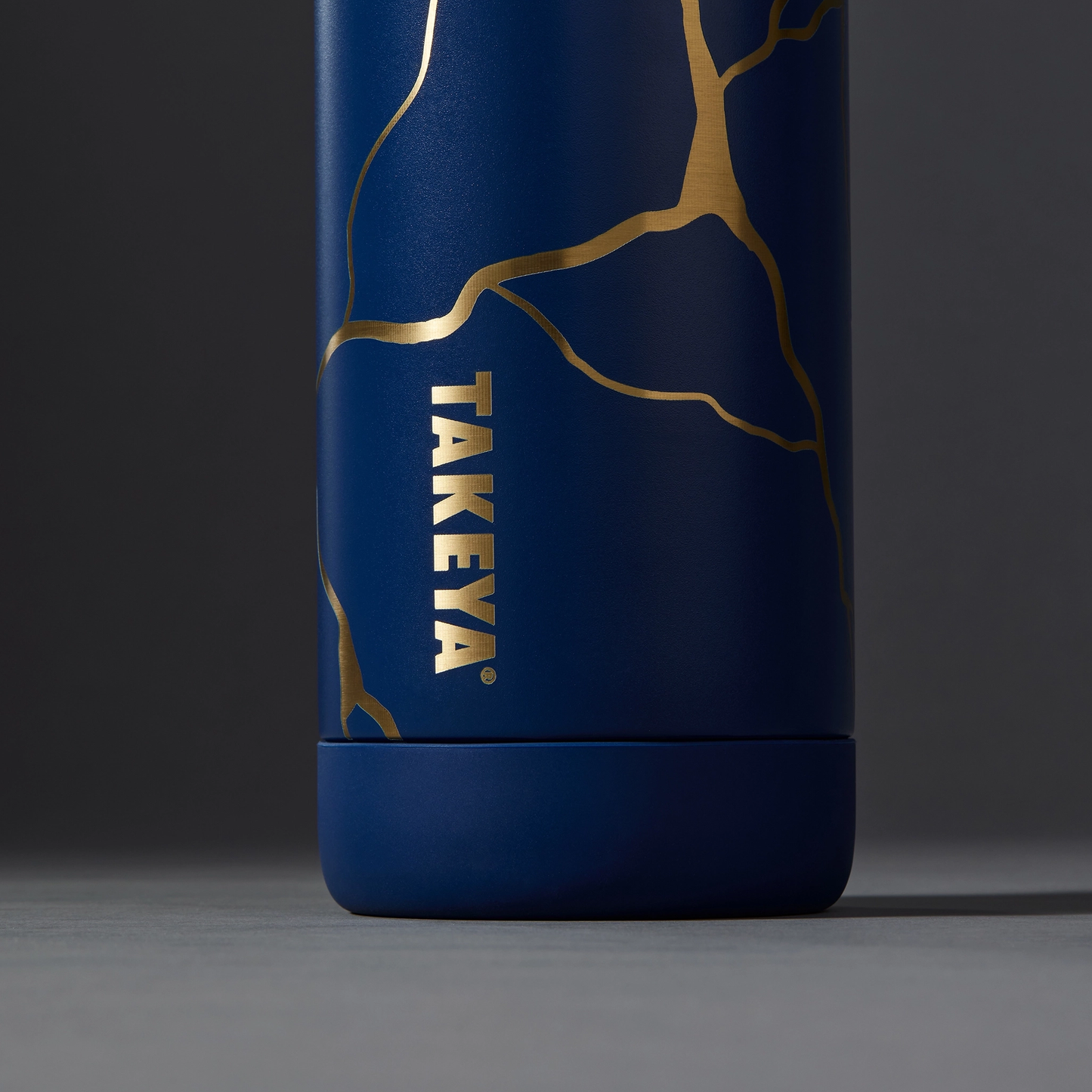 kintsugi-water-bottle-with-spout-lid-u9 51390-TK_HO25_Kintsugi_Takeya9241_Crop.png