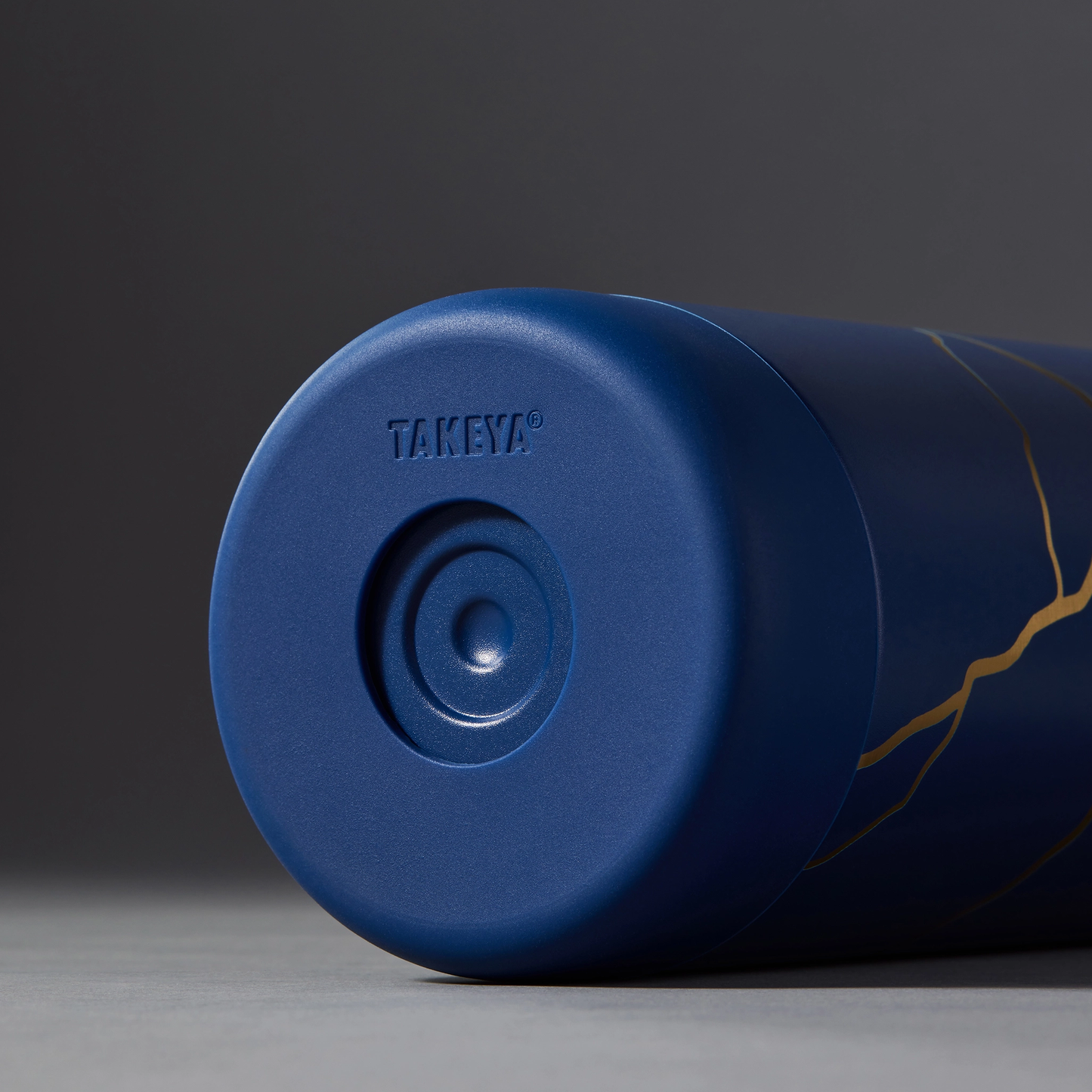 kintsugi-water-bottle-with-spout-lid-u9 51390-TK_HO25_Kintsugi_Takeya9249.png